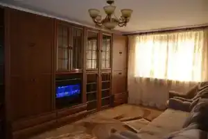 Трехкомнатная квартира, Саки