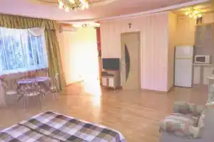 Студия, Ялта