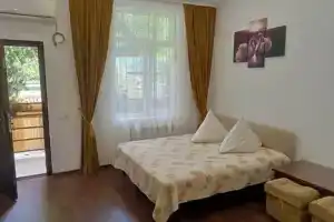 Студия, Ялта