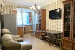 Трехкомнатная студия, Партенит