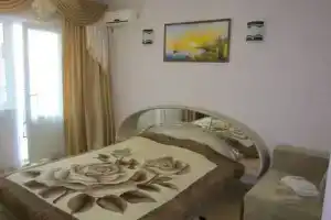 Однокомнатная квартира, Утес