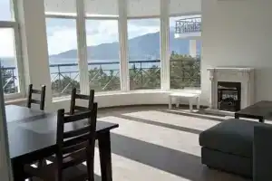 Трехкомнатная квартира, Никита