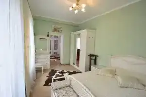 Трехкомнатная квартира, Ялта