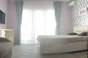 Студия, Ялта