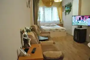 Студия, Ялта