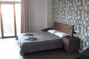 Студия, Ялта