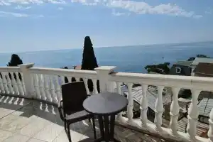 Трехкомнатная квартира, Ялта