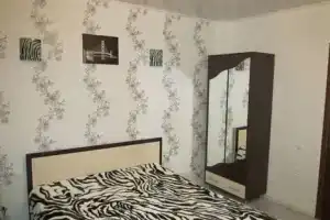 Комната, Утес