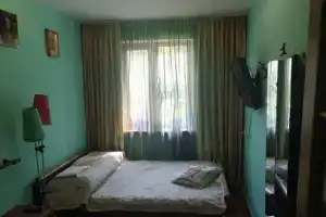 Трехкомнатная квартира, Партенит