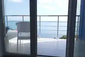 Студия, Ялта