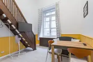 Двухуровневая студия, Москва