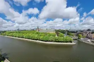 Трехкомнатная квартира, Калининград