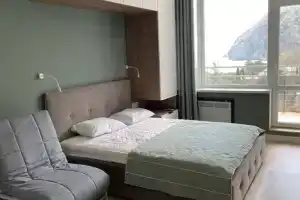Студия, Партенит