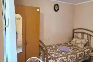 Комната, Адлер