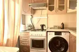 Четырехкомнатная квартира, Яровое