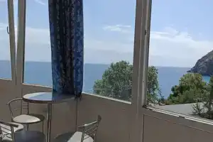 Двухкомнатная квартира, Партенит