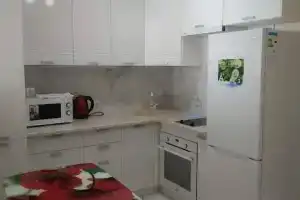 Двухкомнатная квартира, Партенит