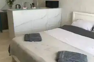 Студия, Придорожный