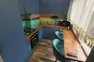 Студия, Эсто-Садок