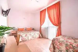 Комната, Адлер