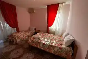 Комната, Адлер