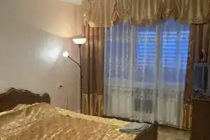 Трехкомнатная квартира, Эльбрус