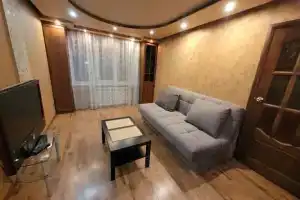 Трехкомнатная квартира, Серов