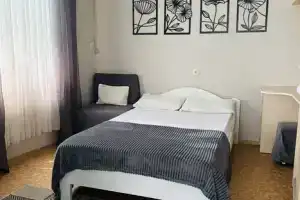 Студия, Ялта