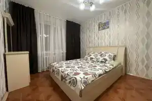 Трехкомнатная квартира, Новомихайловский