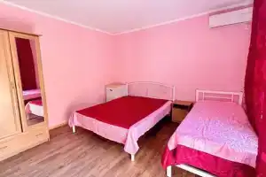 Комната, Судак