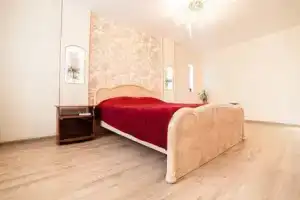 Однокомнатная квартира, Курган