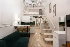 Двухуровневая однокомнатная квартира, Москва