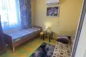 Комната, Феодосия