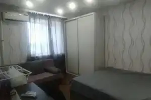 Однокомнатная квартира, Придорожный
