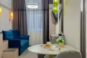 Двухуровневая студия, Москва