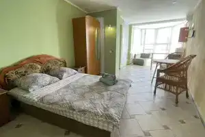Комната, Ялта