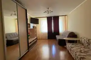 Трехкомнатная квартира, Чусовой