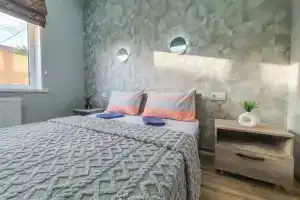 Трехкомнатная квартира, Должанская