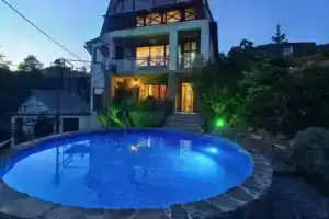 Трехэтажный коттедж