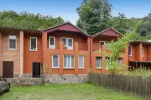 Трехкомнатная квартира, Гусыра