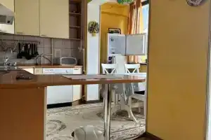 Трехкомнатная квартира, Домбай