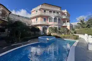 Четырехкомнатная квартира, Ялта