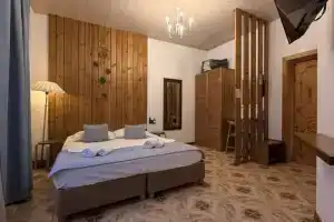 Комната, Феодосия
