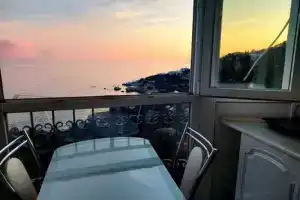 Однокомнатная квартира, Ласпи