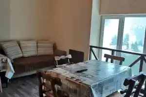 Трехкомнатная квартира, Домбай