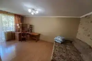 Однокомнатная квартира, Партенит