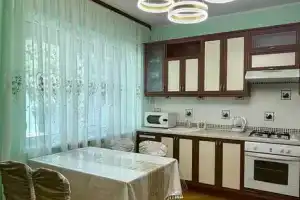 Двухэтажный коттедж, Ялта