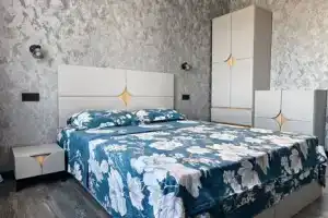 Трехкомнатная квартира, Песчаный