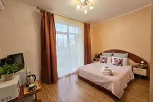 Комната, Феодосия