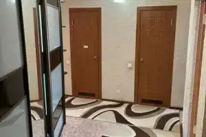 Трехкомнатная квартира, Богатые Сабы